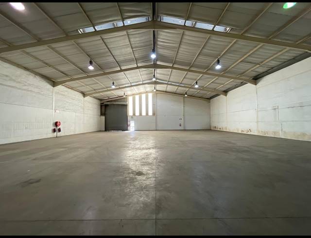 1,318M² WAREHOUSE TO LET IN HALFWAY HOUSE